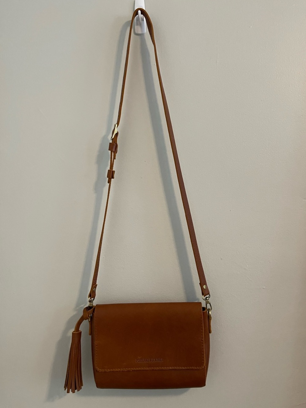 Portland Leather Honey Metro Crossbody Purse - Picture 5 of 7